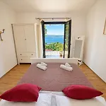 Golden Oasis Holiday home *