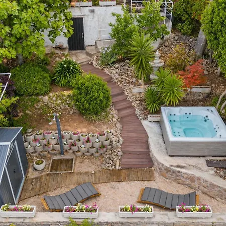 Golden Oasis Holiday home *
