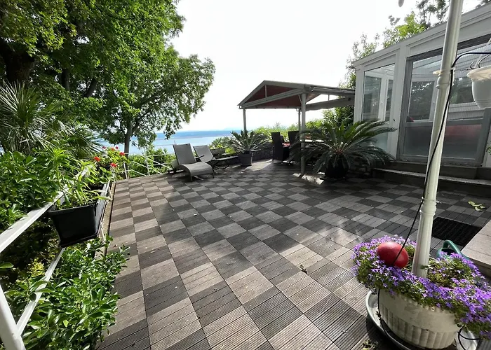 Holiday home Golden Oasis